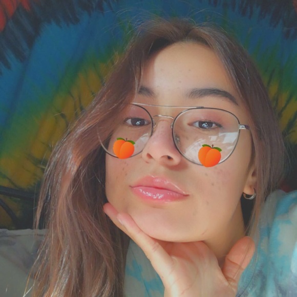 Meet your Posher, Aubrey - Picture 3 of 5